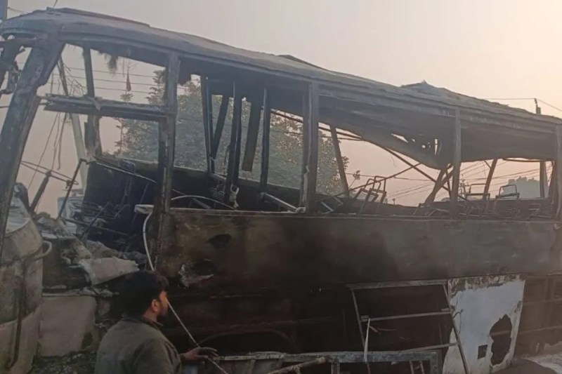 UP में बस और ट्रक में जोरधार टक्कर