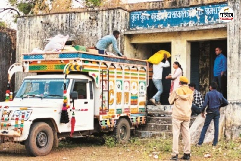 Rajasthan Banswara 48 bags of fertilizer go missing FIR lodged against truck and pickup driver