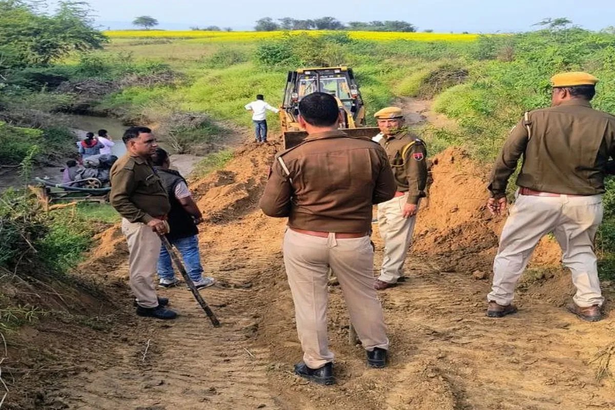 रीको की जमीन से हटाया अतिक्रमण, चार थानों का जाप्ता मौजूद रहा