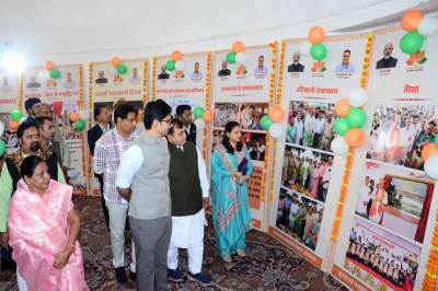 आर्ट गैलरी में सजी दो साल की उपलब्धियों की प्रदर्शनी, अधिकारियों ने सराहा