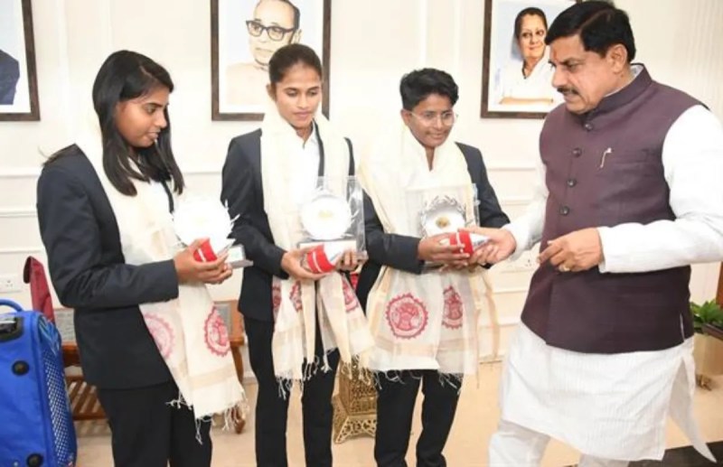 CM announces Rs 25 lakh each for MP's World Cup-winning women cricketers