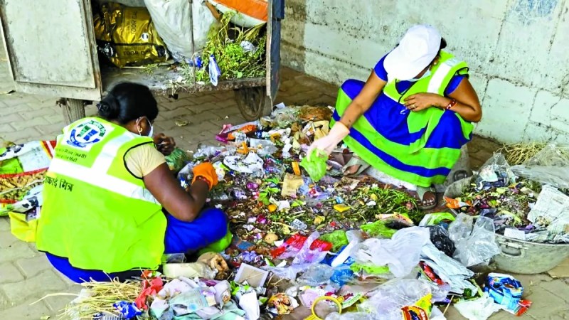 बालोद शहर में लगातार आबादी व मकान बढ़ रहे हैं। अब नगर से निकलने वाले कचरा भी बढ़ गया है। पहले चार टन कचरा प्रतिदिन निकलता था। अब यह बढ़कर आठ टन हो गया है।