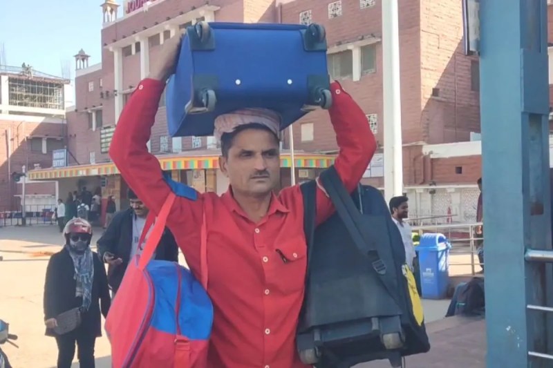 Collie-fathers-son-became-doctor-