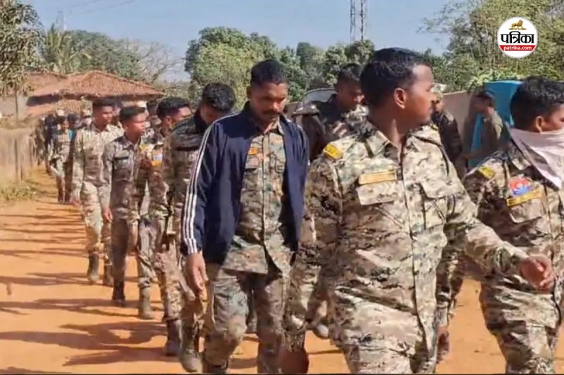 CG News: धर्मांतरण विवाद के बाद कांकेर में हालात सामान्य, शांति बहाली के लिए पुलिस ने निकाला फ्लैग मार्च...(photo-patrika)