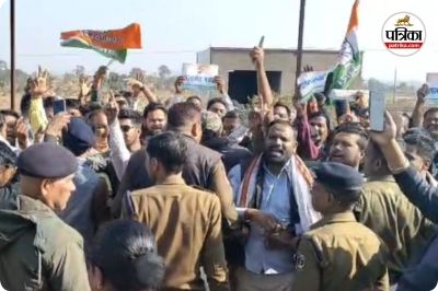 पुलिस के साथ हुई कांग्रेसियों की झूमाझटकी (photo source- Patrika)