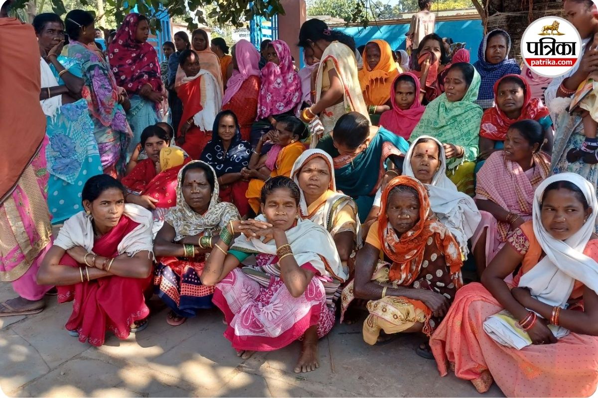 राशन नहीं मिलने पर फूटा ग्रामीणों का गुस्सा, पलारी लेम्पस से कलेक्ट्रेट तक हंगामा, देखें वीडियो