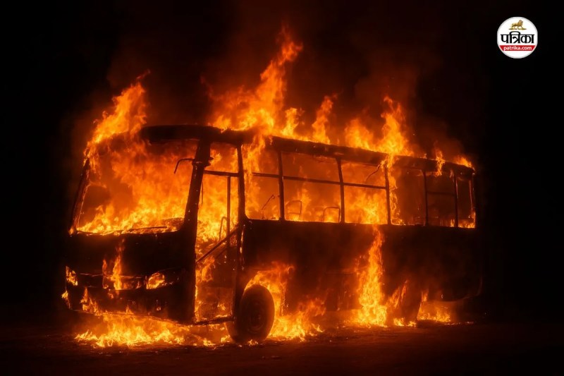 CG News: मालिक से नाराज़ खलासी ने खुद ही बस में लगाई आग, बचाव के लिए रचा झूठा वीडियो ड्रामा...(photo-patrika)
