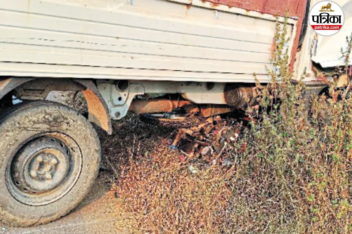 Huge Road Accident: बाइक और पिकअप की जोरदार भिड़ंत, चाचा-भतीजे की मौके पर मौत… जानें कैसे हुआ ये दर्दनाक हादसा?