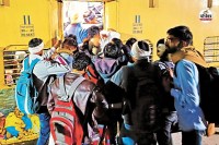 जयपुर जंक्शन पर सामान्य कोच में यात्रियों की भीड़, पत्रिका फोटो