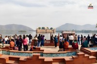 जलमहल की पाल पर पर्यटकों की भीड़, पत्रिका फोटो