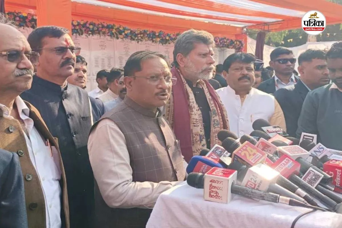 गरीबी और अशिक्षा का लाभ उठाकर धर्म परिवर्तन गलत(photo-patrika)