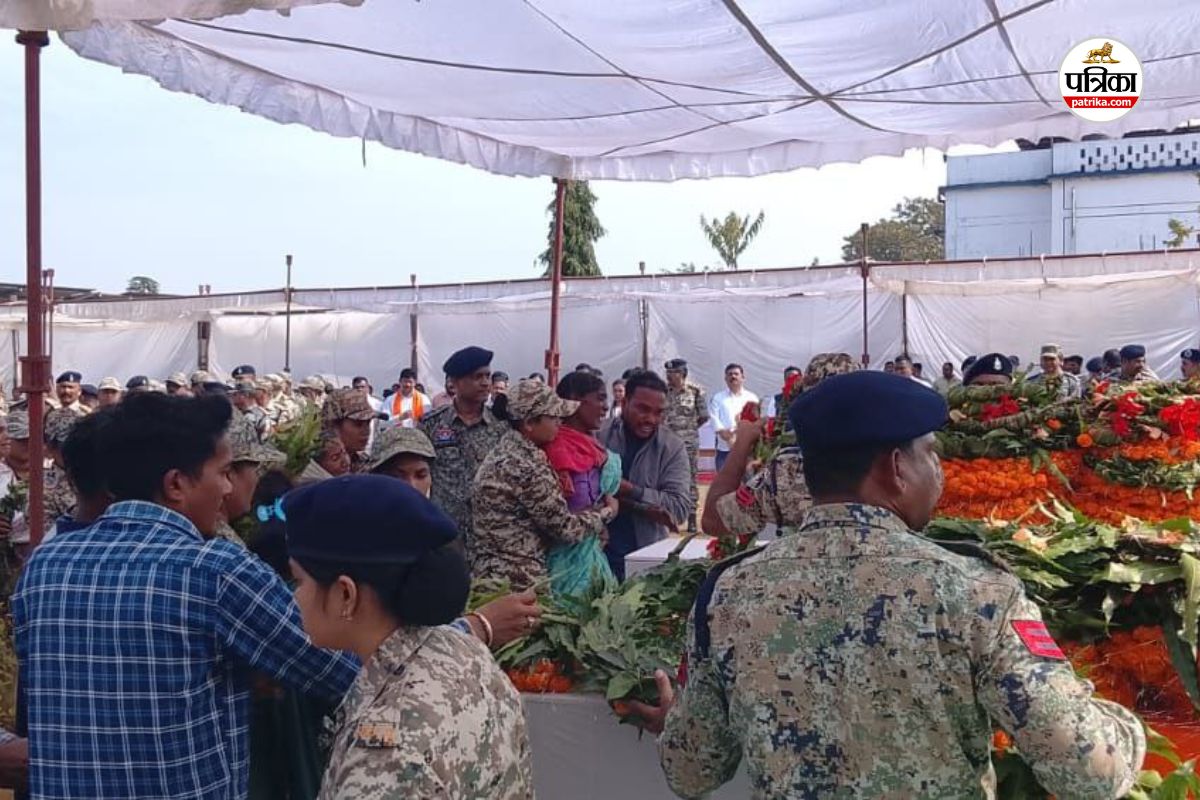 CG News: बीजापुर में शहीद तीन जवानों को अंतिम सलामी, देखें Video…