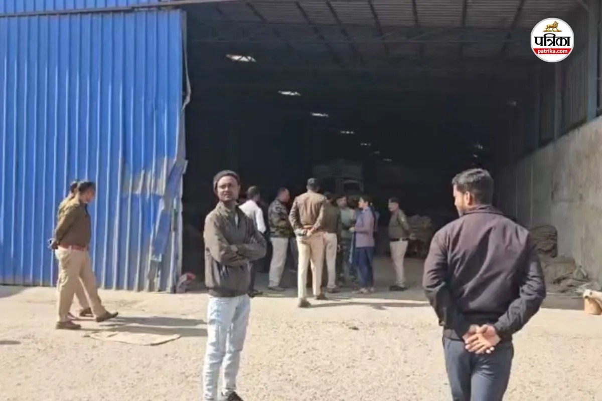 दीवार गिरने से 3 मजदूरों की मौत, एक गंभीर घायल! हादसे के बाद कोल्ड स्टोरेज बंद करने की उठी मांग...(photo-patrika)