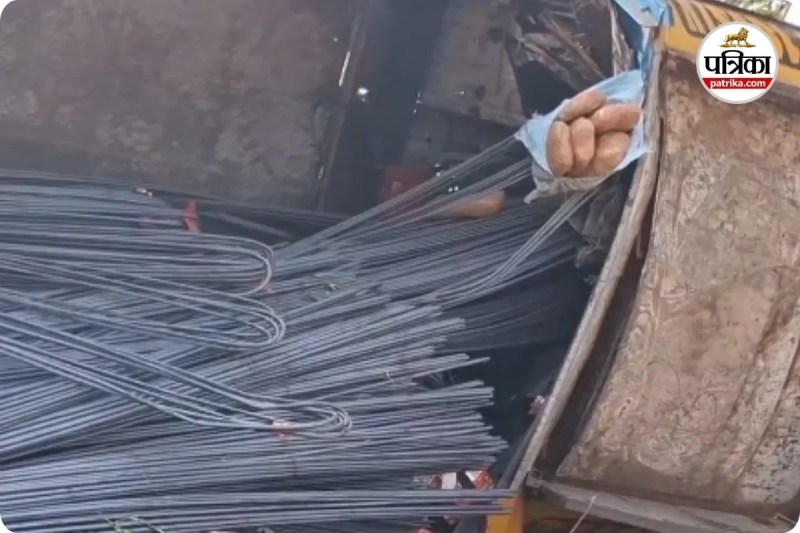 रायपुर से प्रयागराज जा रहा ट्रक पलटा (photo source- Patrika)