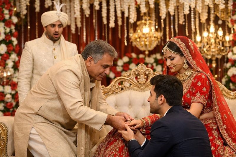 lover marries girlfriend in Delhi wedding hall amidst presence bride and groom