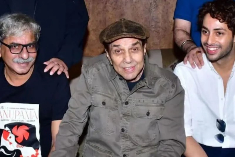 Dharmendra was extremely ill during film ikkis shooting director Sriram Raghavan revealed he could not understand dialogues