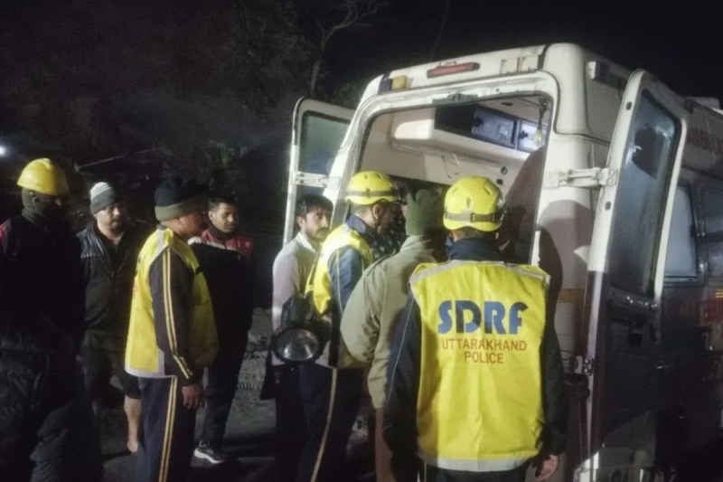 Five tourists from Delhi and Uttar Pradesh were injured in the Tehri accident