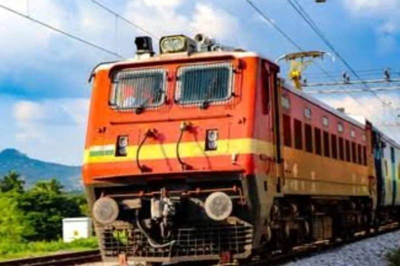 Train Canceled: रेल यात्रियों की बढ़ी मुश्किलें, रायपुर-इतवारी समेत ये 12 ट्रेनें रद्द