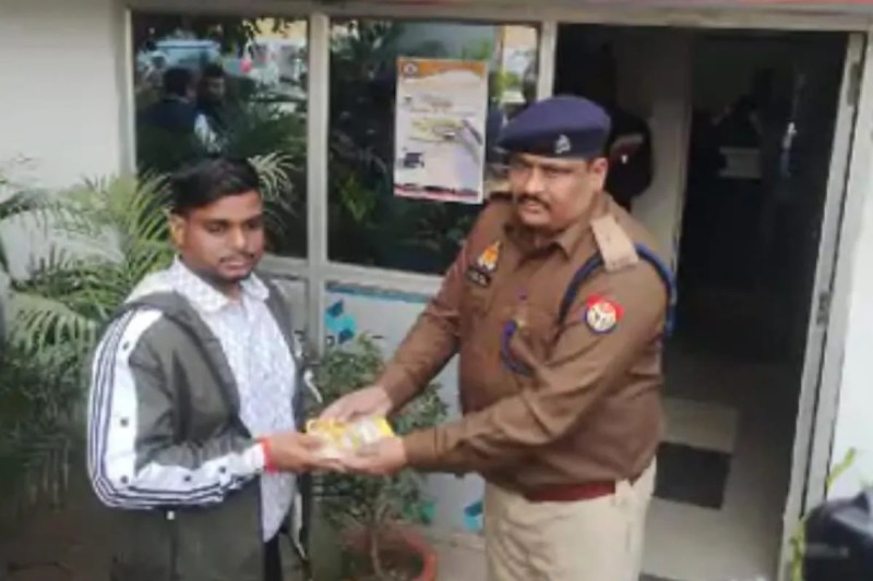 Up news, traffic police