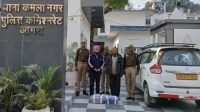 पुलिस ने बरामद की चरस (फोटो सोर्स- आगरा पुलिस)