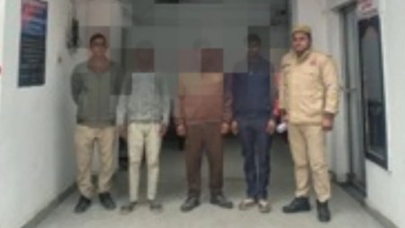 पुलिस की गिरफ्त में तीन आरोपी (फोटो सोर्स- औरैया पुलिस)