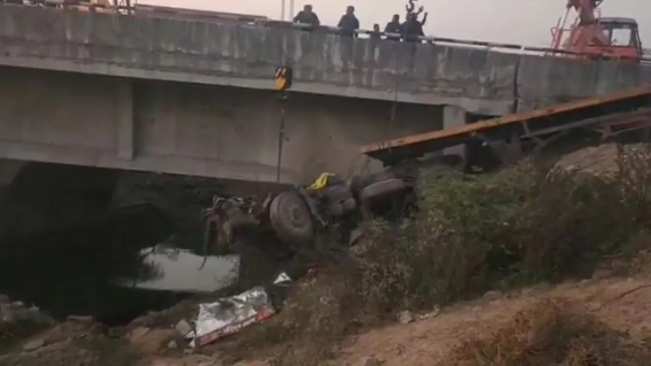 राहत और बचाव कार्य जारी (फोटो सोर्स- पत्रिका)