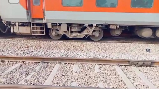 गोमती एक्सप्रेस के डिब्बे में खराबी फोटो सोर्स- पत्रिका