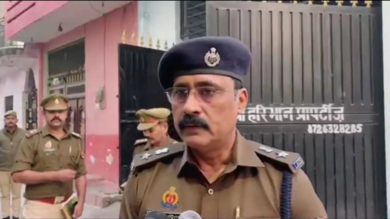 घटना की जानकारी देते पुलिस उपायुक्त पश्चिम दिनेश त्रिपाठी (फोटो सोर्स- कानपुर पुलिस)