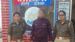 पुलिस की गिरफ्त में महिला आरक्षी फोटो सोर्स- जालौन पुलिस