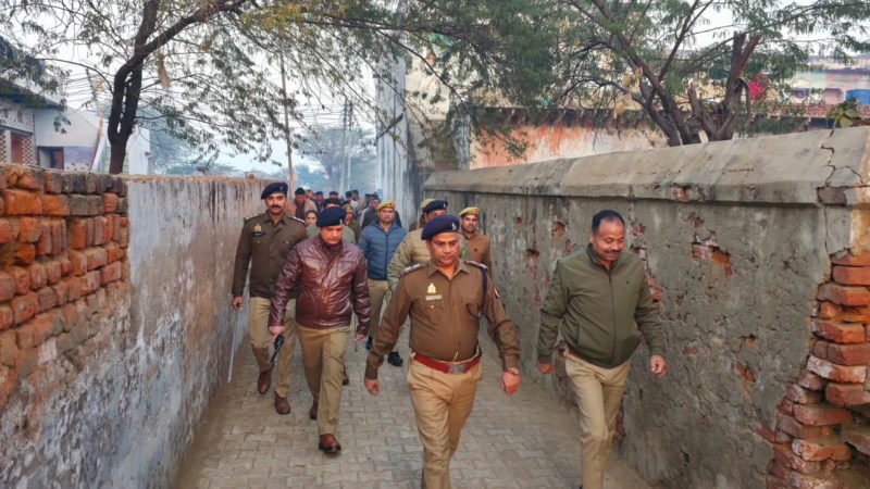 पुलिस का सर्च अभियान फोटो सोर्स- मथुरा पुलिस