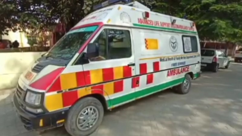 युवती को अस्पताल में भर्ती कराया गया फोटो सोर्स- पत्रिका