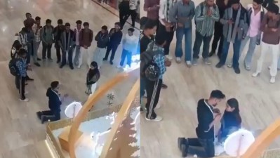 गाजियाबाद का मॉल में शादी (फोटो सोर्स- वायरल वीडियो ग्रैब)