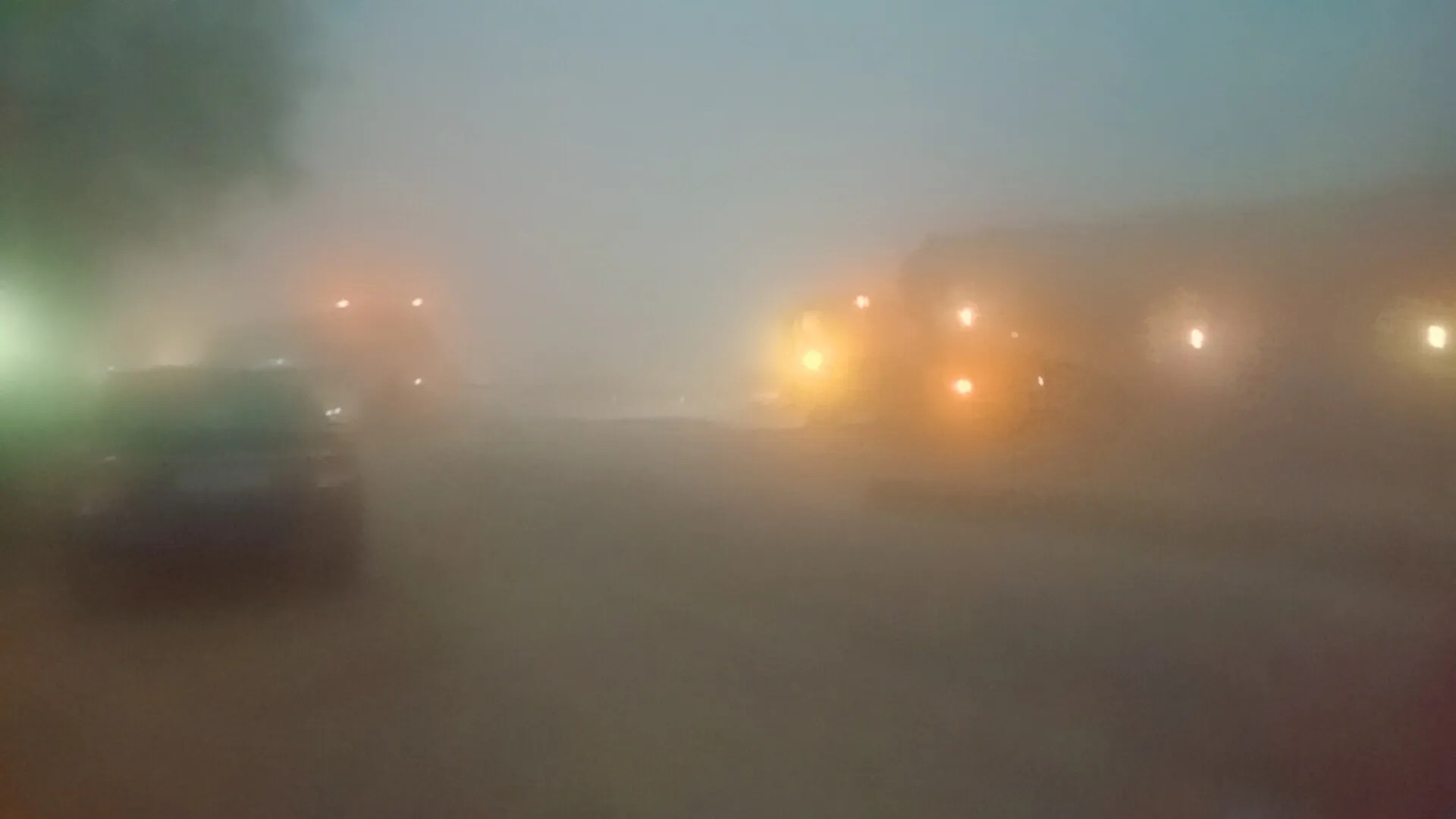 घने कोहरे का असर विजिबिलिटी शून्य (फोटो सोर्स- पत्रिका)