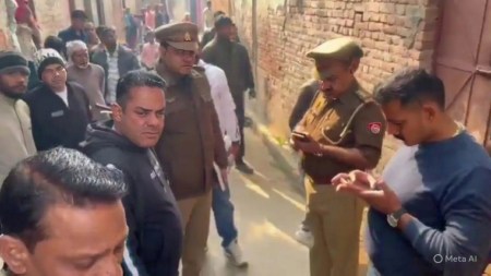 घटनास्थल का निरीक्षण करती पुलिस (फोटो सोर्स- पत्रिका)