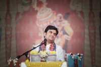 how much money take indresh upadhyay for katha know income of maharaj who is doing wedding in taj hotel