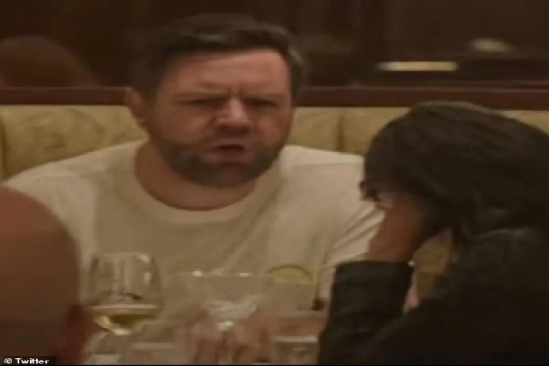 JD Vance Usha Viral Picture