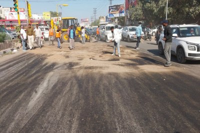 Jodhpur, Jodhpur News, Rajasthan News, Bus diesel tank burst, diesel spilled on road, vehicles skidded