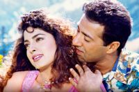 Juhi Chawla Refused to shoot Kissing scene with sunny deol