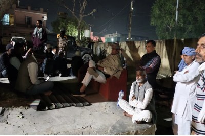 Sikar News, Rajasthan News, MLA Suresh Modi, MLA Suresh Modi protest, Dunga Nangal road dispute