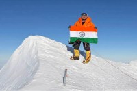 Manasvi Agarwal, Antarctica continent, highest mountain peak Vinson Massif, Tricolour, Udaipur News, Rajasthan News