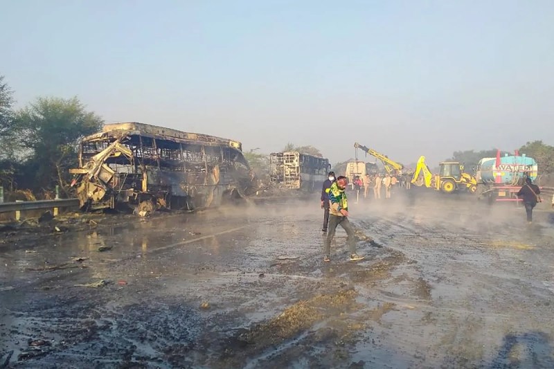 Multiple-vehicle collision on Yamuna Expressway due to dense fog
