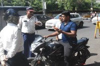 हेलमेट पर सख्ती