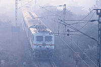 rewa-mumbai special trains late due to fog alert Sachkhand Express mp news