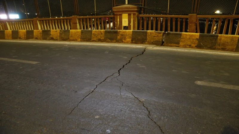 Subhash bridge crack