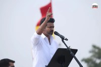 एक्टर विजय ने की रैली