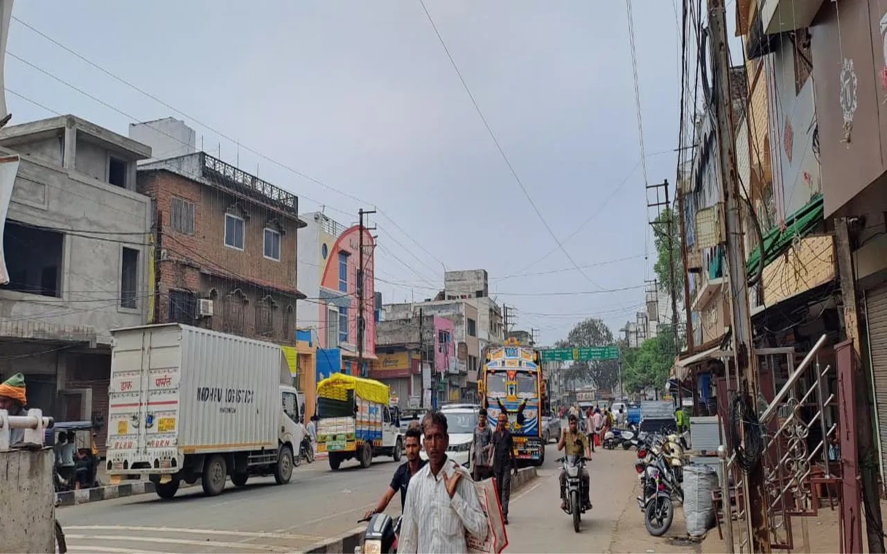 Due to technical fault in the overbridge, there is difficulty in turning big vehicles.