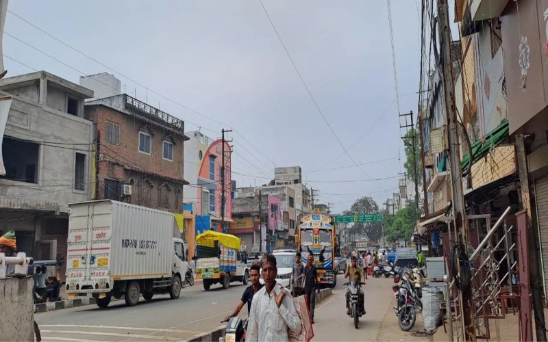 Due to technical fault in the overbridge, there is difficulty in turning big vehicles.