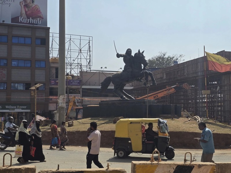 हुब्बल्ली शहर में निर्माणाधीन फ्लाईओवर