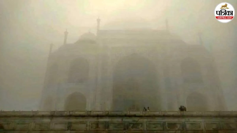 agra fog taj mahal visibility zero tourists disappointed