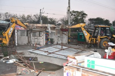 uit ne atikraman se ghire 66 kiyoskon ko mittee mein milaaya